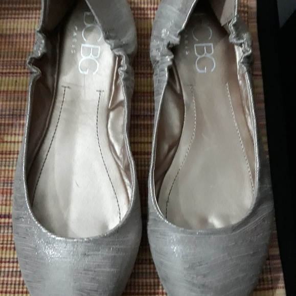 ♥️Bundle&Save♥️ BCBG Paris flats size 9 - Picture 5 of 5
